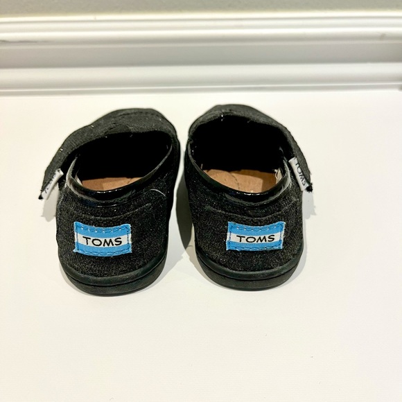 Kids Toms Shoes. Brand New, toddler sizes 4 - Picture 3 of 3
